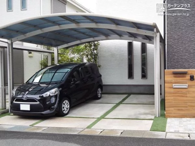 ガーデンプラス駐車場への人工芝施工事例