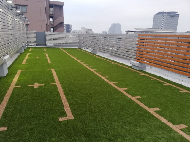 日本人工芝計画駐車場への人工芝施工事例